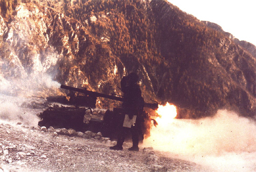 La vampa del 106 in Val D'Oten (BL) verso le Marmarole (scuola tiri 1984). Per gentile concessione del Ten. cpl Luca De Paris 118° AUC (BL) BTG alp. Feltre 66^ Cp