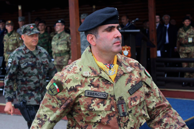 Il Col. Vincenzo Cipullo, Comandante del "Villaggio Italia" in Kosovo