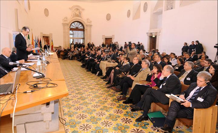 Siria/ Terzi. A telefono il punto con Ahmet Davutoglu, suo omologo di&nbsp;Turchia.