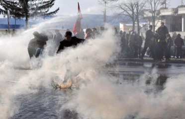 Kosovo/ I Nazionalisti (Vetevendosje) si scontrano con&nbsp;polizia