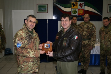 Kosovo/ Aeroporto Amiko. Il Comandante del MNBG-W in visita alla Task Force Air di&nbsp;Gjakova.