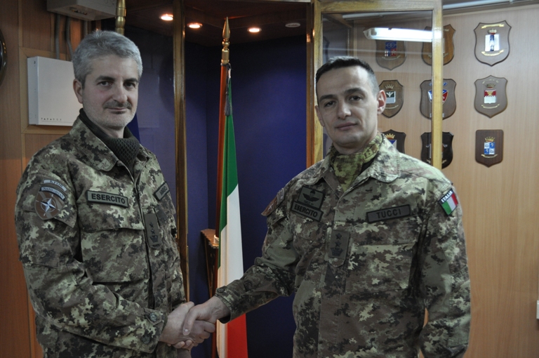 Kosovo/ KFOR, Villaggio Italia. Subentra il Ten. Col. Antonio IMBIMBO, al c.do del Gruppo Supporto di&nbsp;Aderenza.