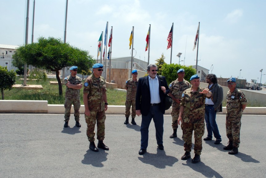 Libano/ Città di Bari. Emiliano riceve la cittadinanza onoraria dal sindaco Kiaimi di Jibal Al&nbsp;Butm.