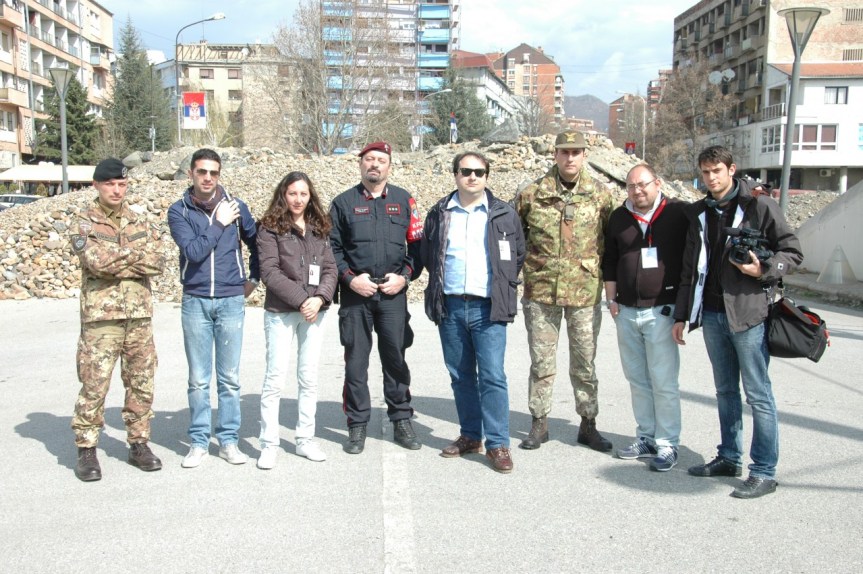 Kosovo/ Media Tour 3-10 Aprile 2012. Tensione a nord per ordigno esploso poco dopo la foto (11 ore&nbsp;dopo).