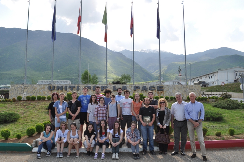 Kosovo/ KFOR. Studenti italiani in visita a Villaggio&nbsp;Italia