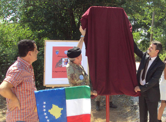 Kosovo/ Dardania 3. Completati dal CIMIC, i lavori sulla strada principale del&nbsp;villaggio