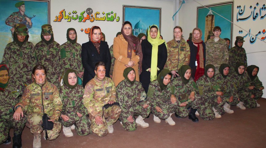 Afghanistan/ Herat. Prestano giuramento le prime sottufficiali donne nel giorno della ricorrenza della Costituzione&nbsp;Afghana