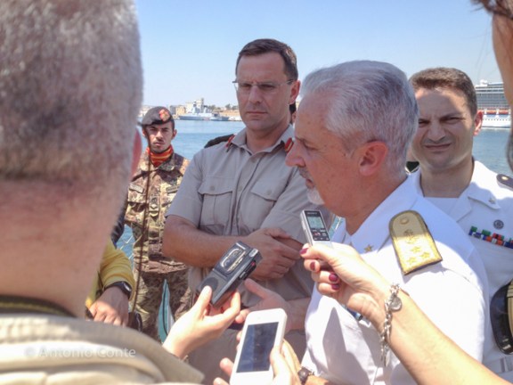 L'Ammiraglio di Squadra Filippo Maria Foffi, Comandante CINCNAV nell'intervista congiunta con il Comandante delle Forze Armate di Malta (AFM), Brigadier Martin G. Xuereb.