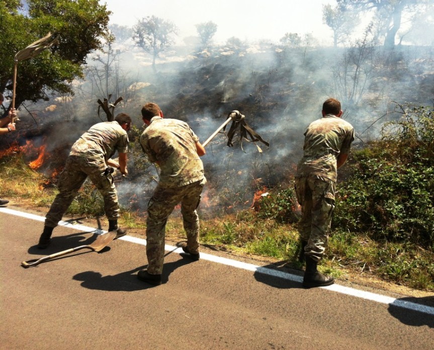 Corato/ Ambiente. Domato dai Bersaglieri di Altamura l’incendio sulla SP Corato-Bisceglie