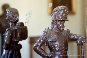 Statuetta - Effige di un ufficiale in alta uniforme - Granatieri di Sardegna