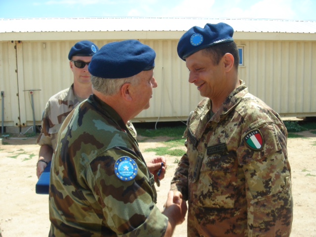 Somalia/ EUTM, Medal Parade. Il comandante della Mssione elogia dei militari&nbsp;italiani
