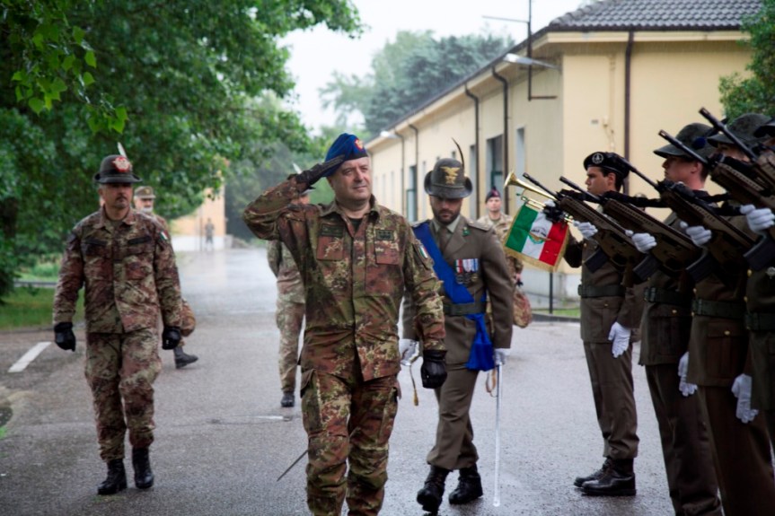 Montorio Veronese/ COMFOTER. Il Generale Bernardini in visita al 4° Reggimento Alpini&nbsp;Paracadutisti