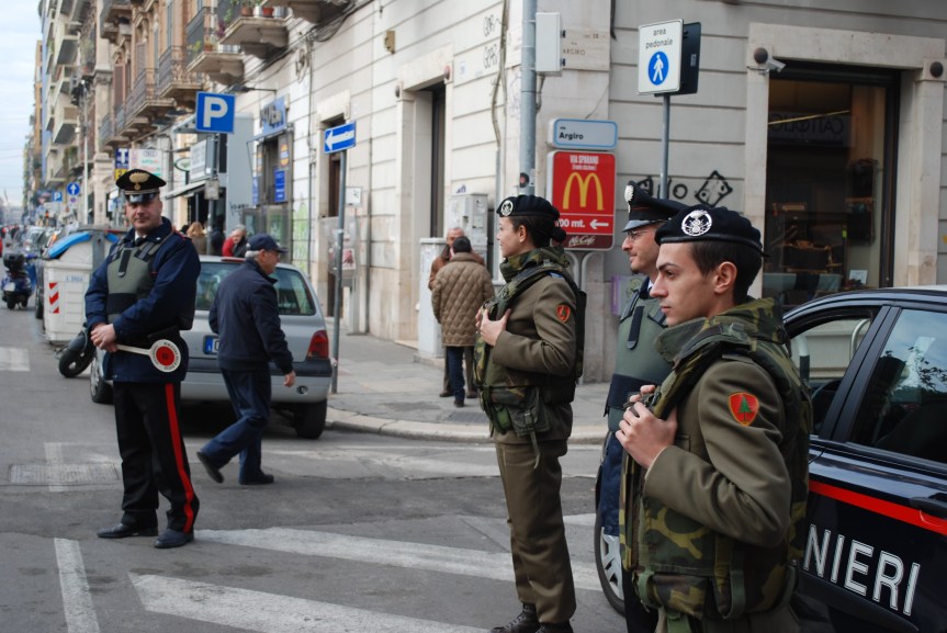 Roma/ Arrestato. Si ‘divertiva’ a danneggiare auto in sosta all’Ostiense