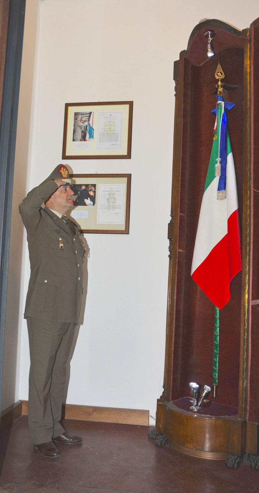 Modena/ Accademia Militare. Il Generale Bernardini saluta la&nbsp;Bandiera