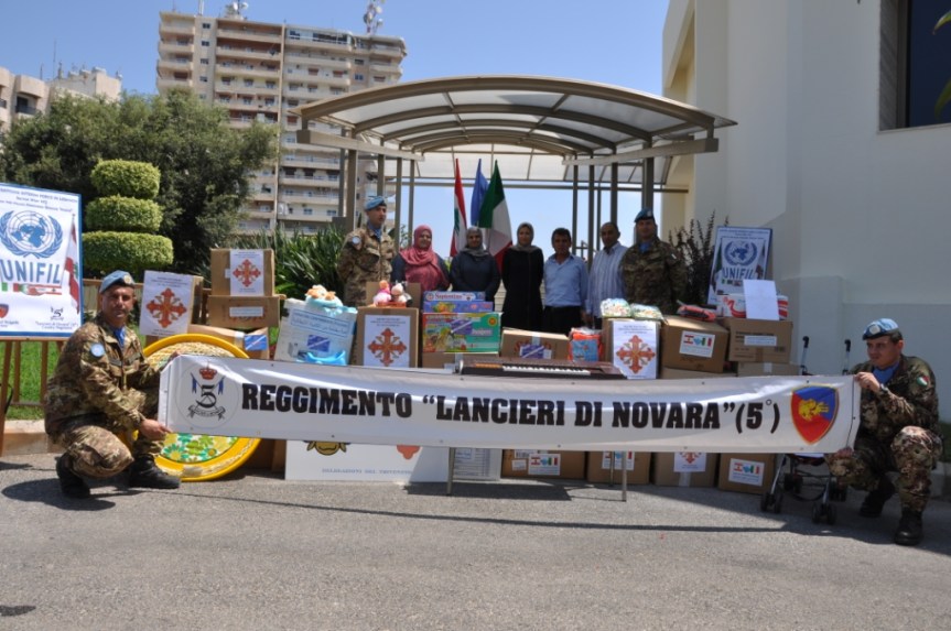 Libano/ Shama. I Caschi Blu consegnano giocattoli vestiario per bambini all’Imam Sadr Foundation di&nbsp;Tiro