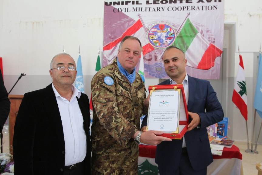 Libano/ Solidarietà. Il contingente italiano dona libri e materiale scolastico ad alcune&nbsp;scuole