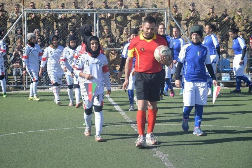 Afganistan/ CIMIC. Una partita di calcio femminile per riflettere sui Diritti delle&nbsp;Donne