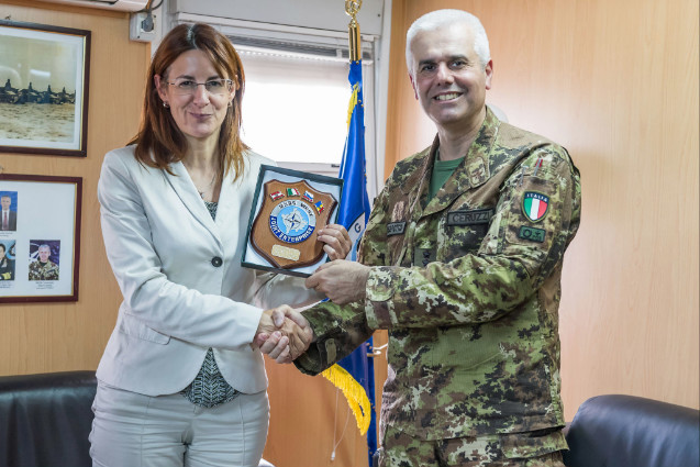 Kosovo/ Il Ministro della Difesa della Slovenia in visita al Multinational Battle Group West (MNBG-W) di&nbsp;KFOR