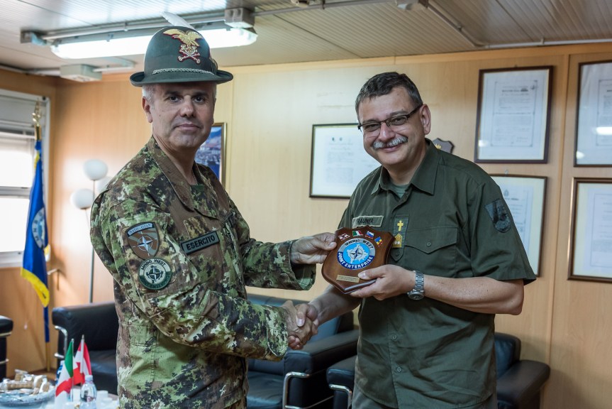 Kosovo/ Belo Polje.  Il Cappellano Generale Protestante delle Forze Armate Austriache in visita al Multinational Battle Group&nbsp;West