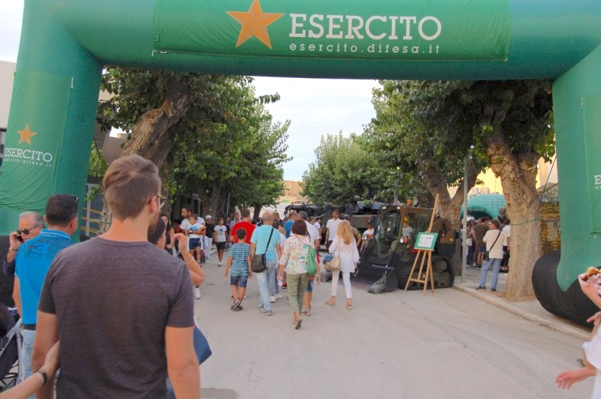 Puglia ed Esercito: Il Presidente Vendola allo Stand del “Soldato&nbsp;Futuro”