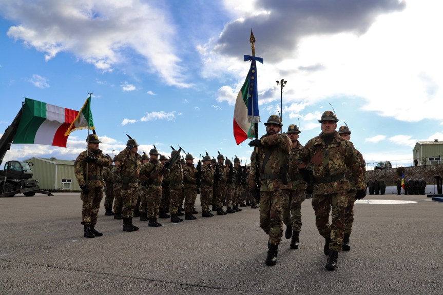 Kosovo/ KFor, Base Nato. Cambio del Comandante,  il 5° Reggimento “Alpini” cede al 8° di Artiglieria&nbsp;“Pasubio”