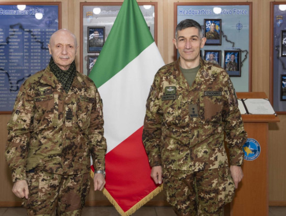 Kosovo/ Il Generale Vecciarelli in visita ai militari&nbsp;italiani